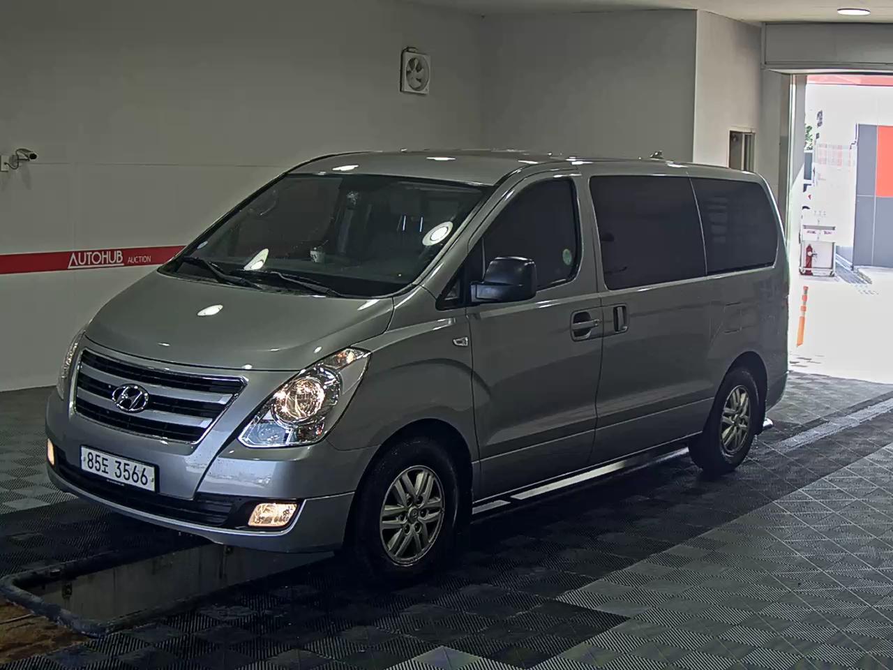 HYUNDAI GRAND STAREX