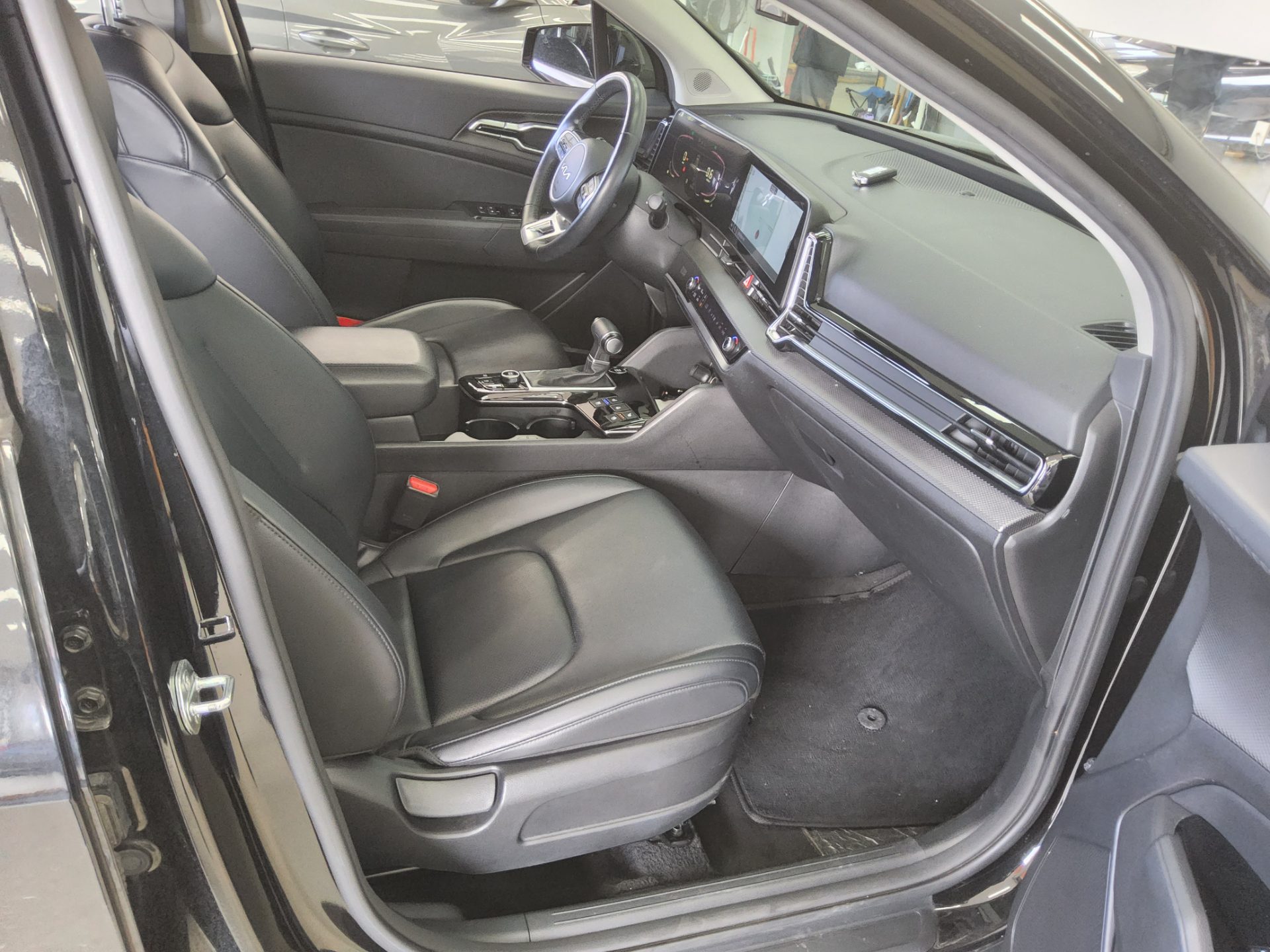 2023 - kia sportage