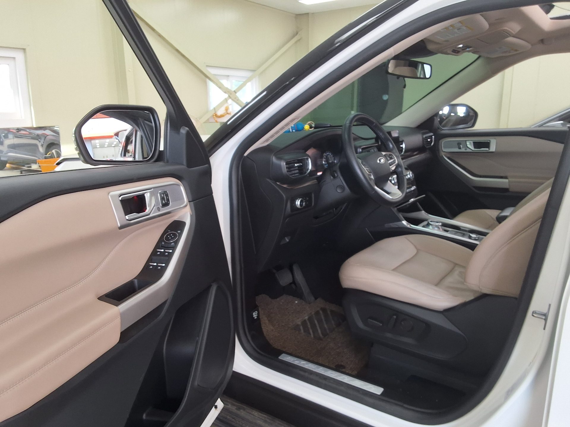 2023 - ford explorer
