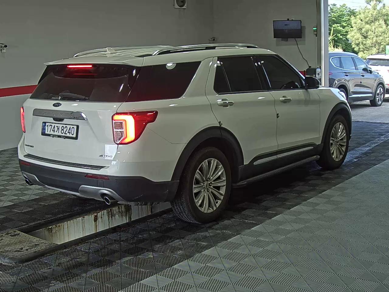 2023 - ford explorer