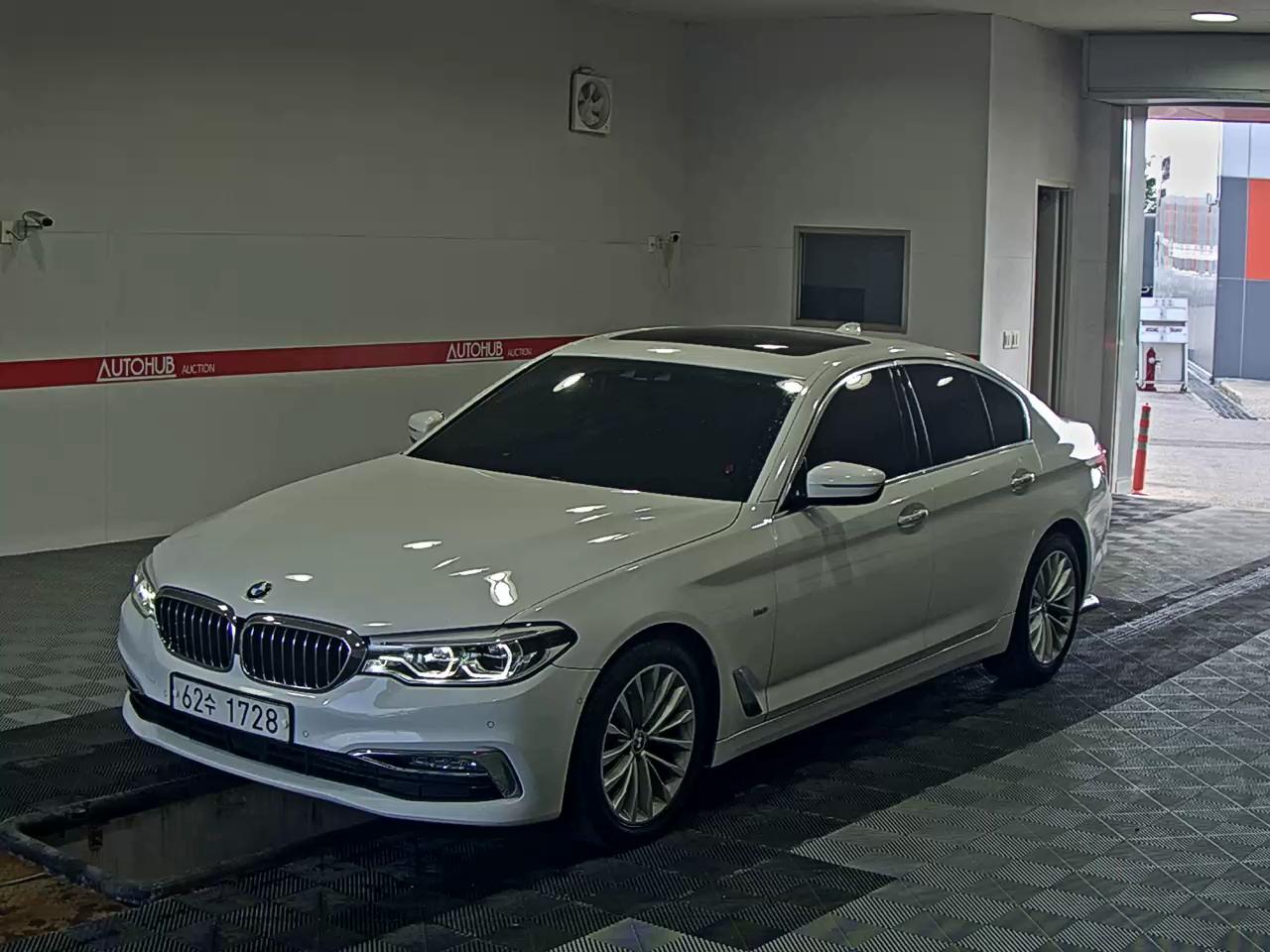 BMW 5 SERIES (7TH GEN) 520d