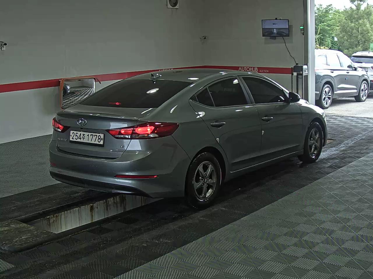 2018 - hyundai avante