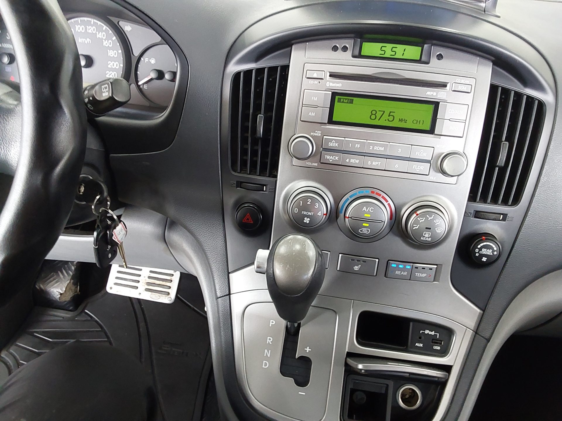 2012 - hyundai grand starex