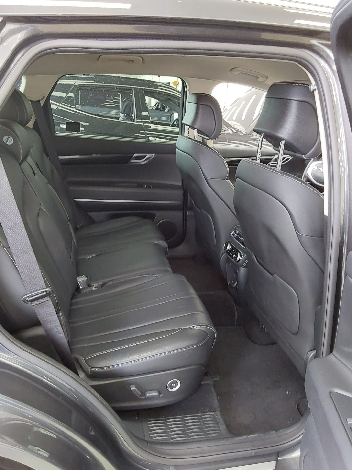2021 - genesis gv80