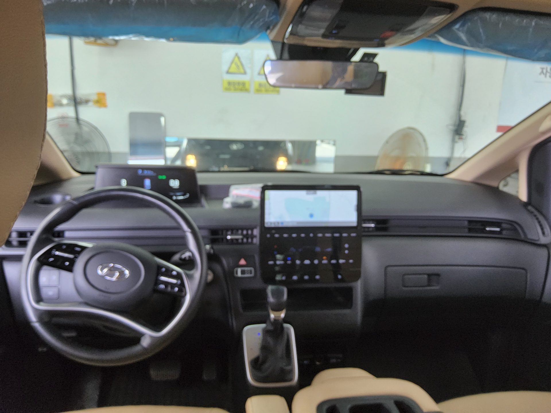 2022 - hyundai staria