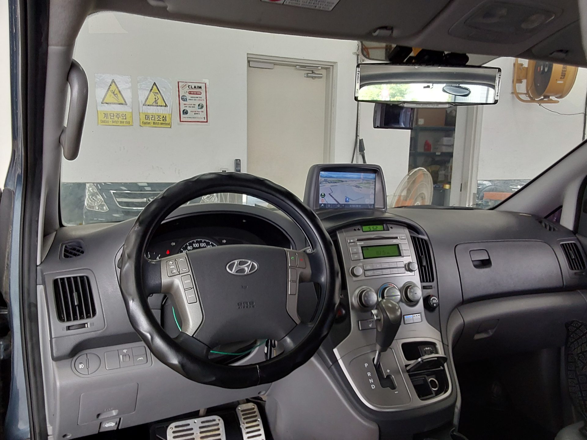 2012 - hyundai grand starex