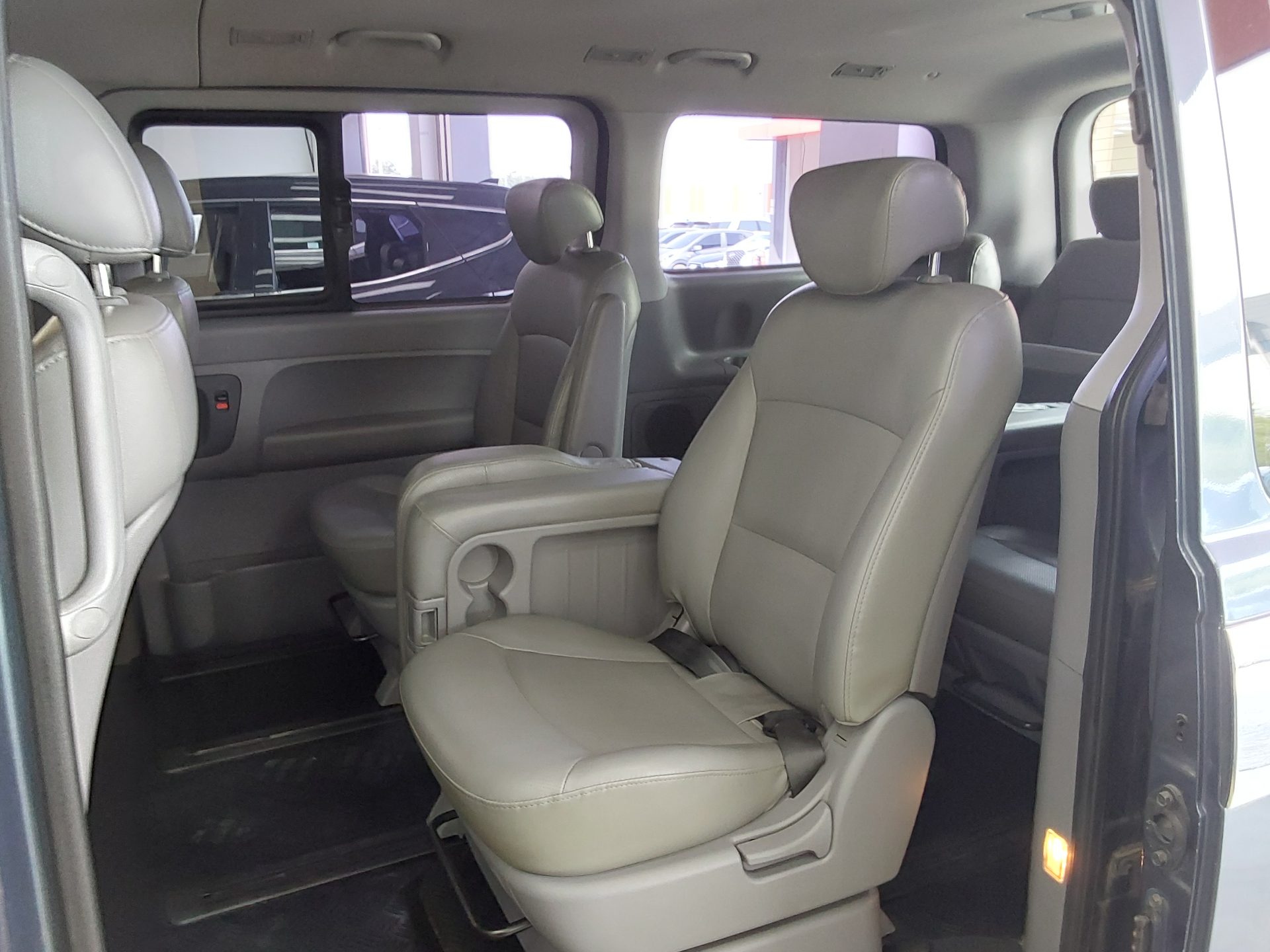 2012 - hyundai grand starex
