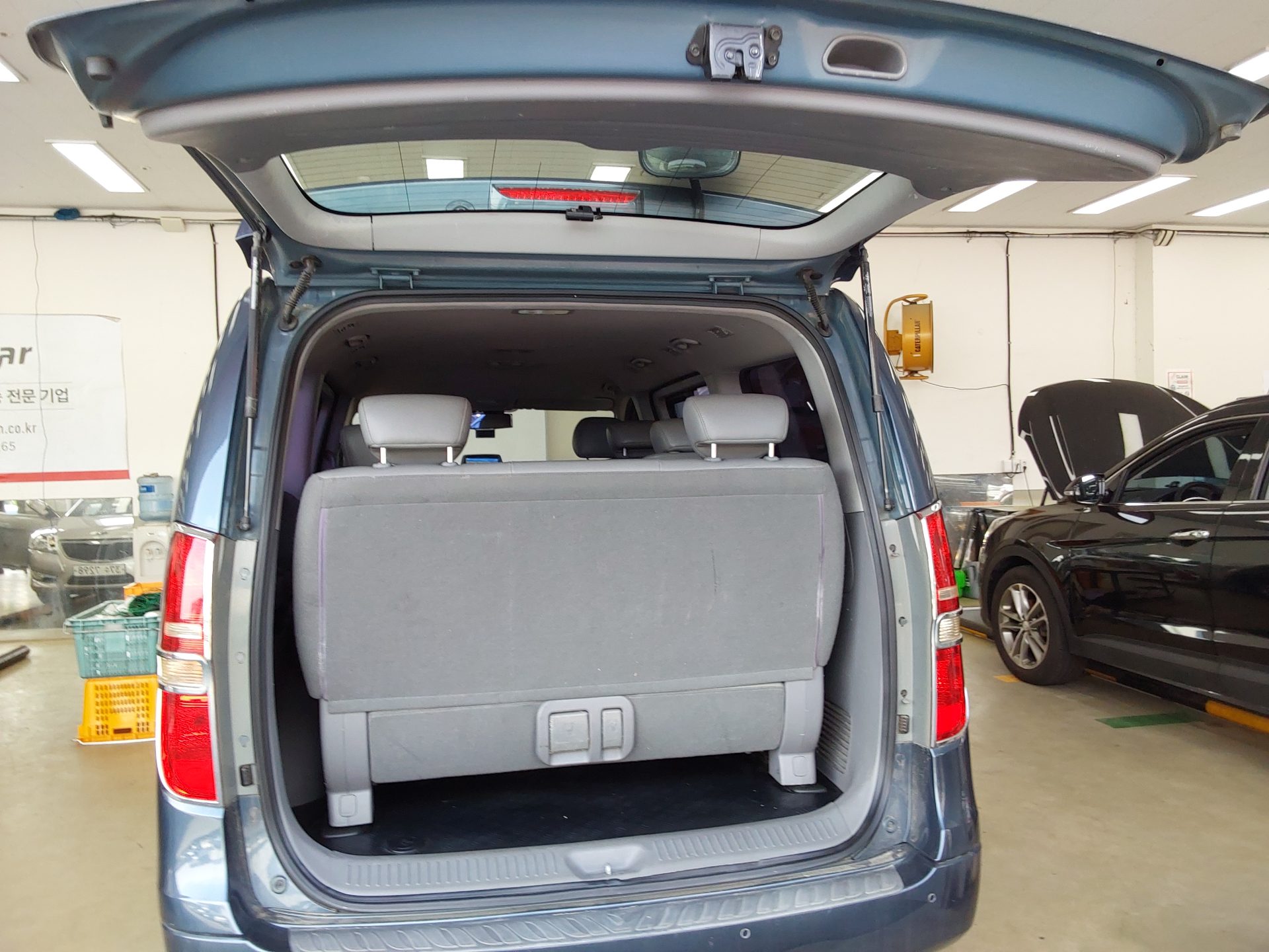 2012 - hyundai grand starex