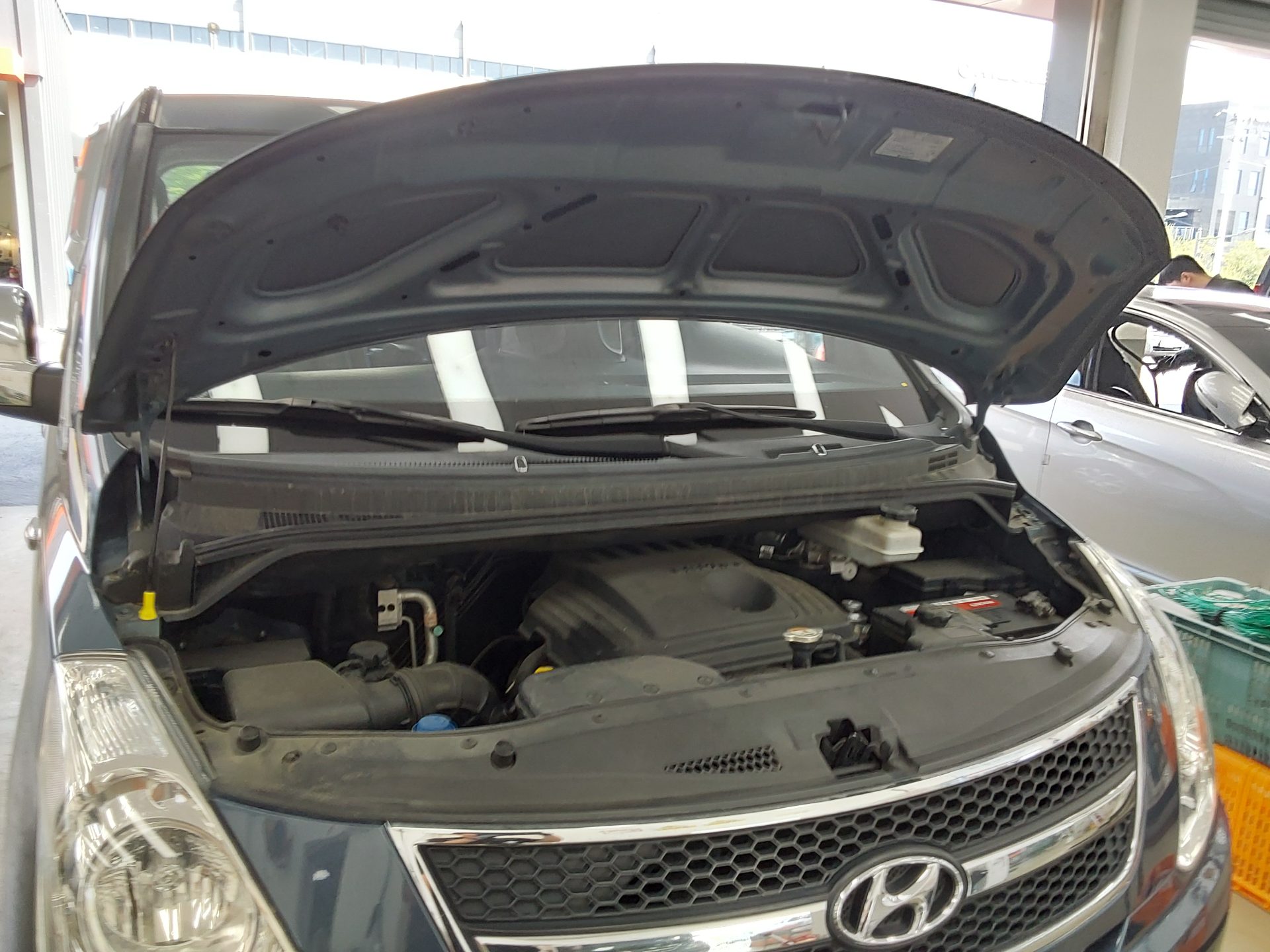 2012 - hyundai grand starex