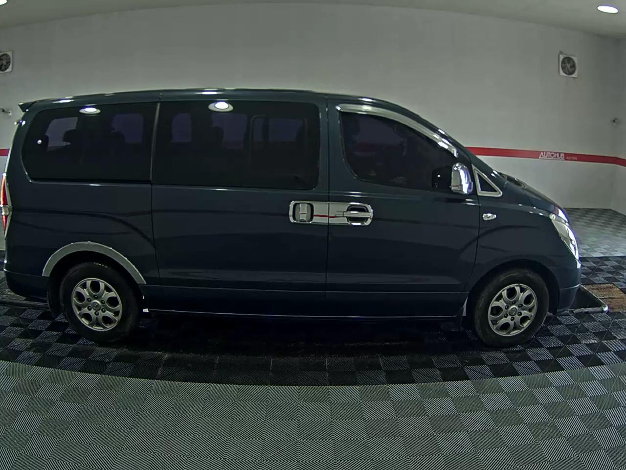 2012 - hyundai grand starex