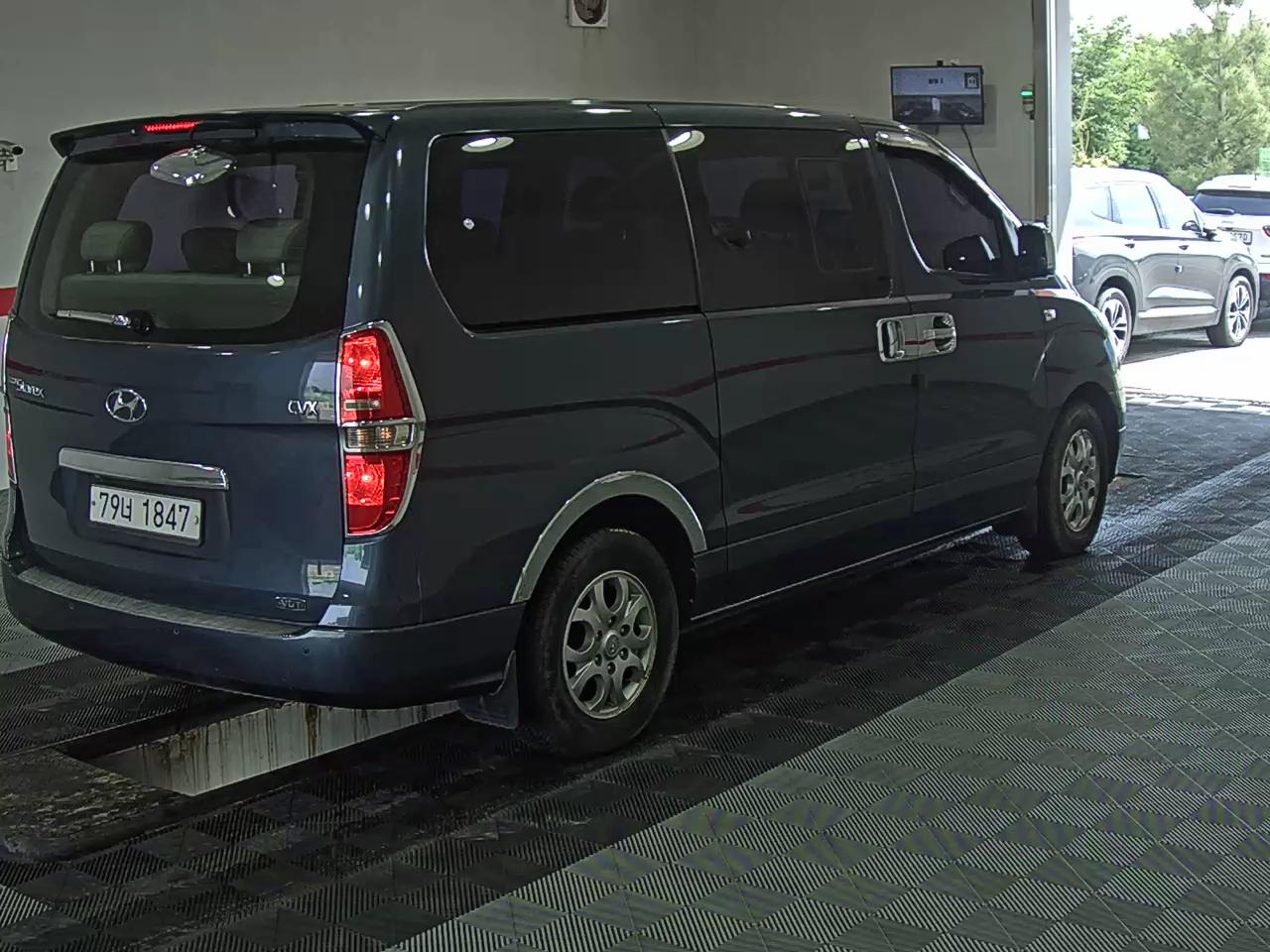 2012 - hyundai grand starex