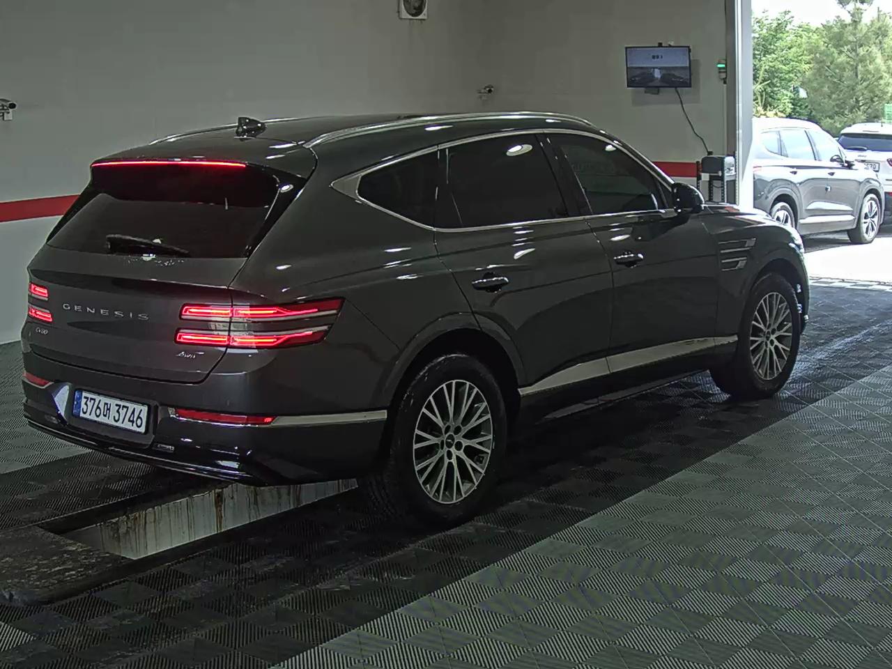 2021 - genesis gv80