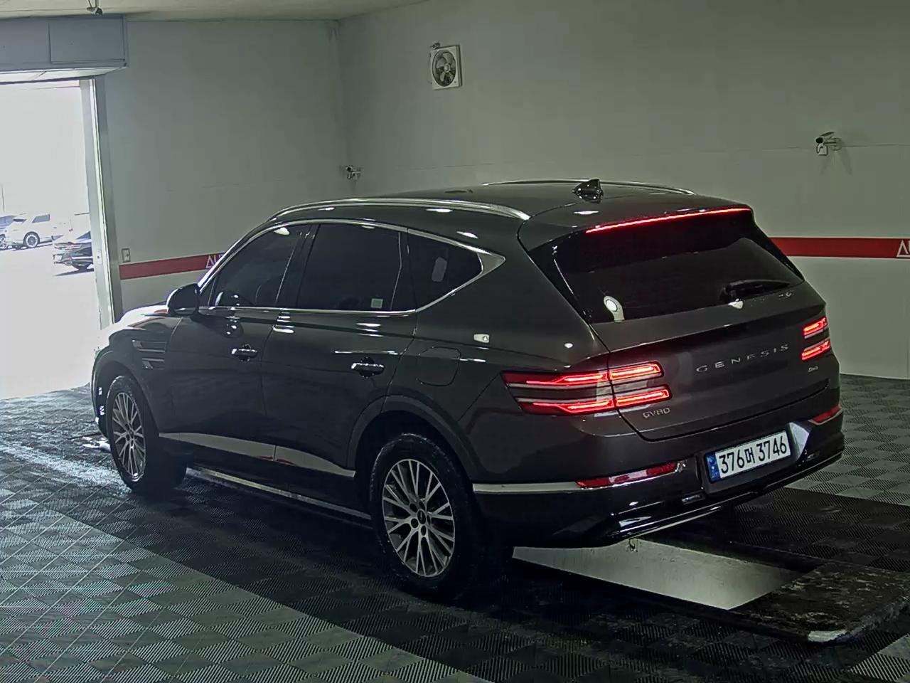 2021 - genesis gv80