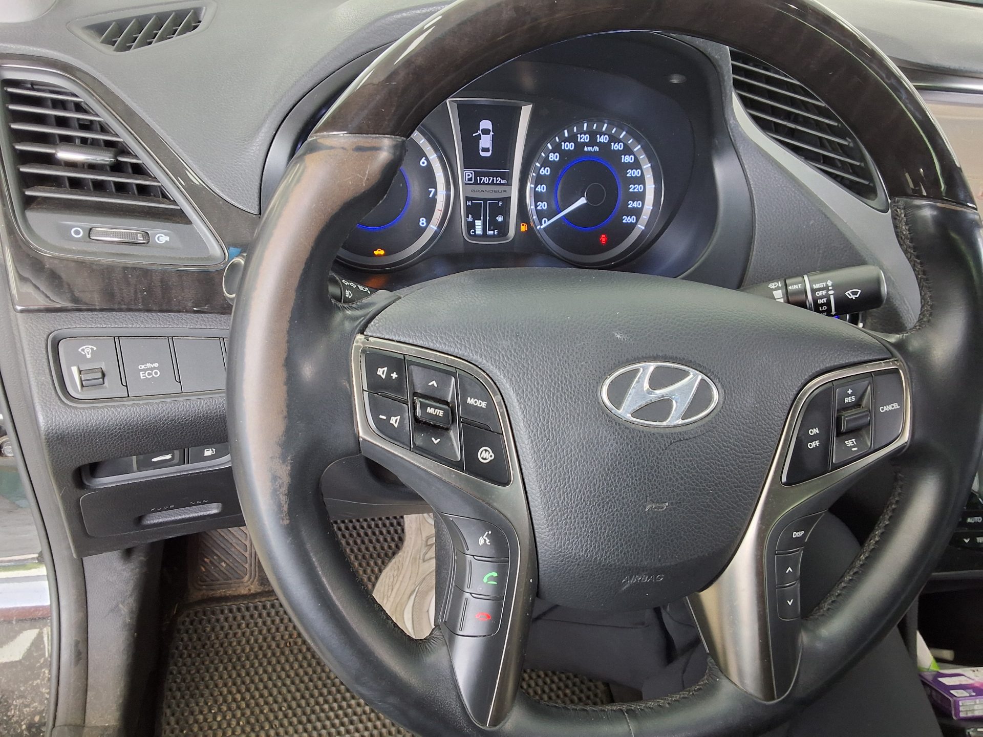2011 - hyundai grandeur