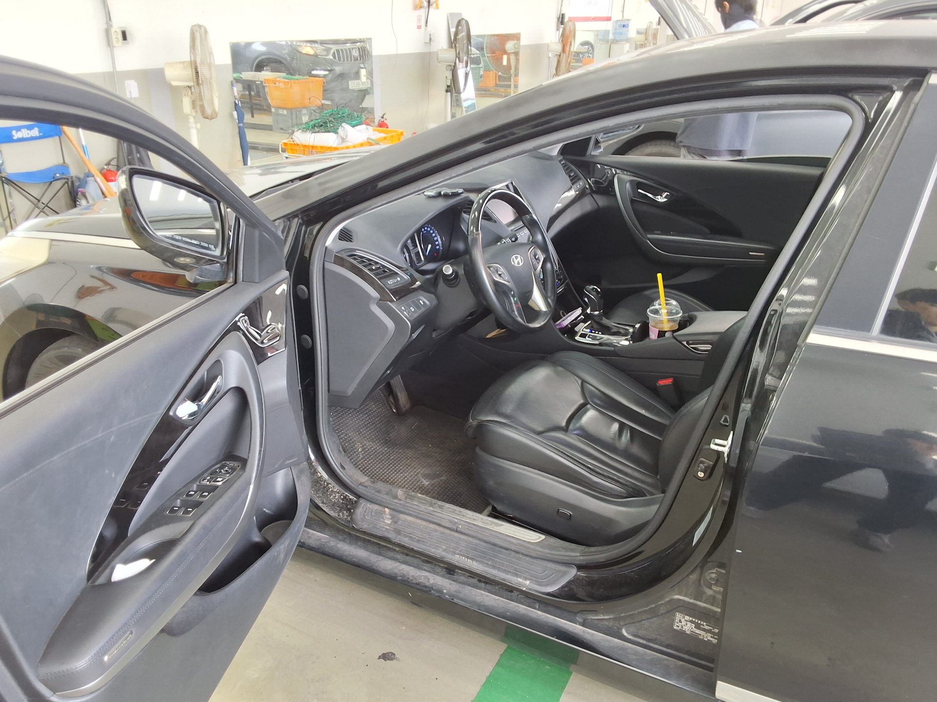2011 - hyundai grandeur