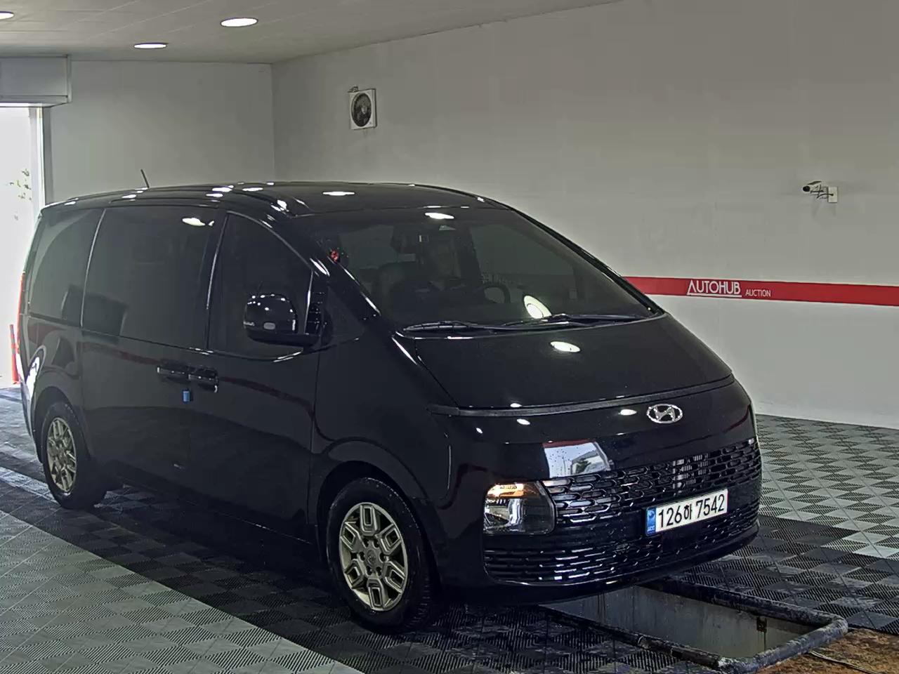 2022 - hyundai staria