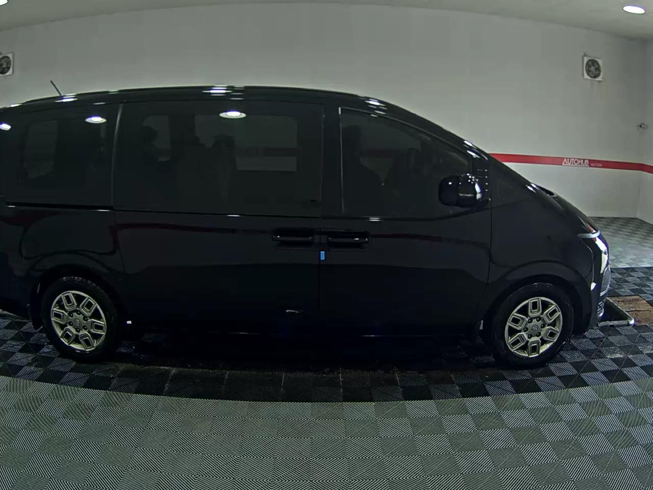 2022 - hyundai staria