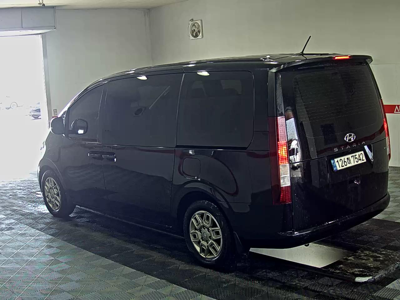 2022 - hyundai staria