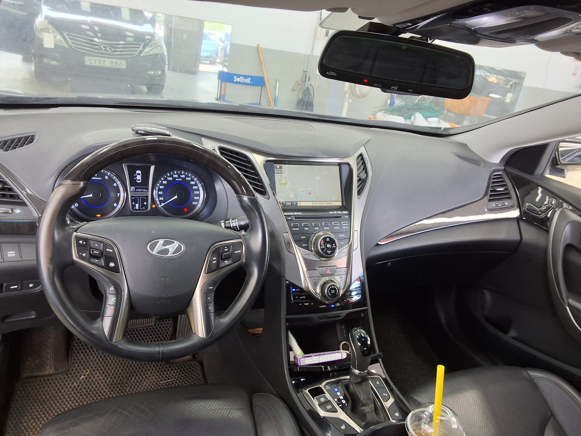 2011 - hyundai grandeur