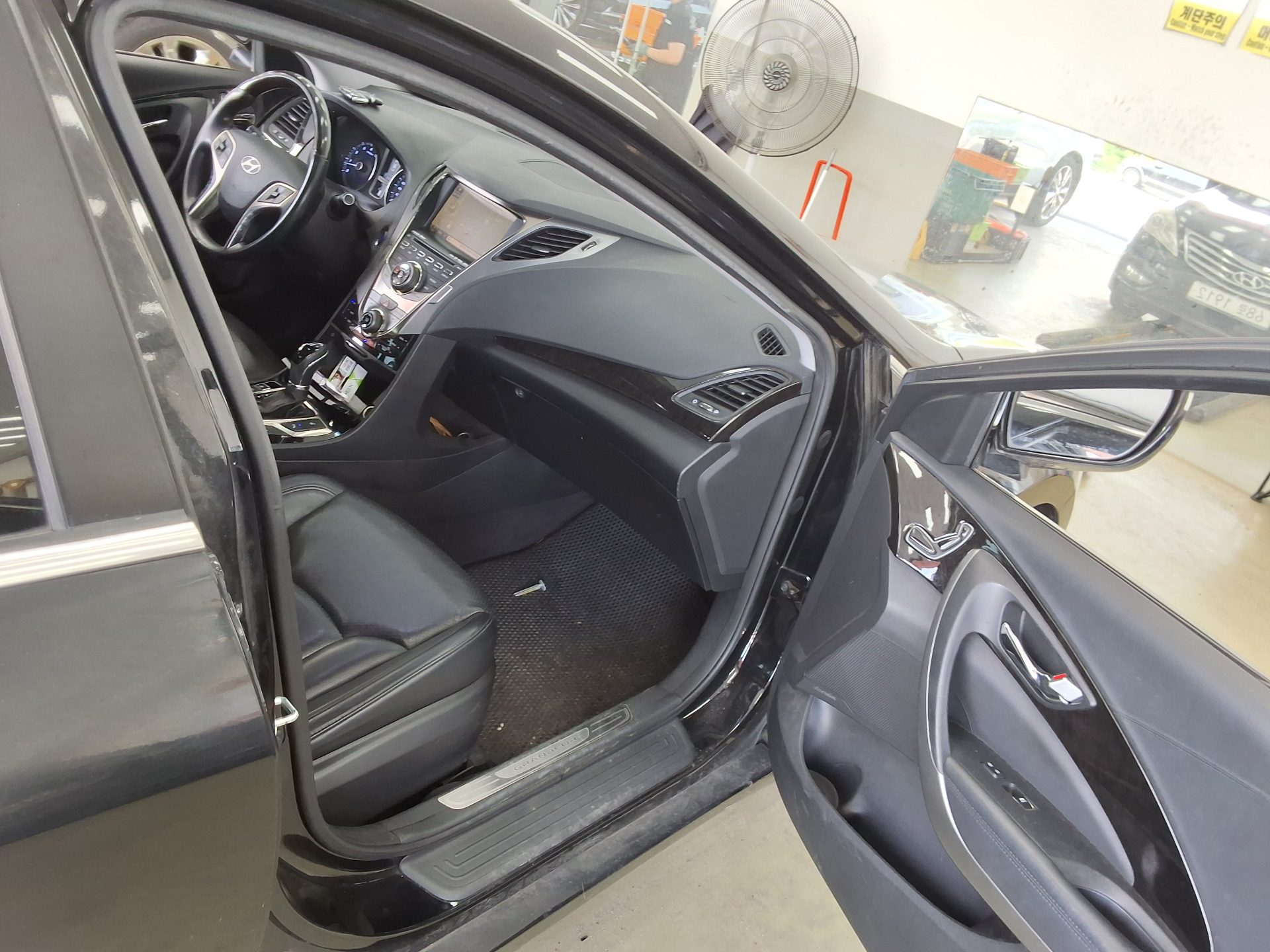 2011 - hyundai grandeur