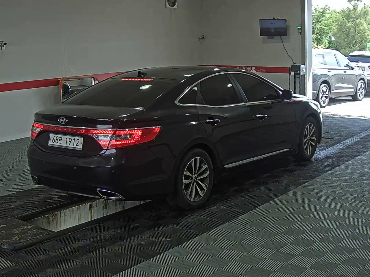 2011 - hyundai grandeur