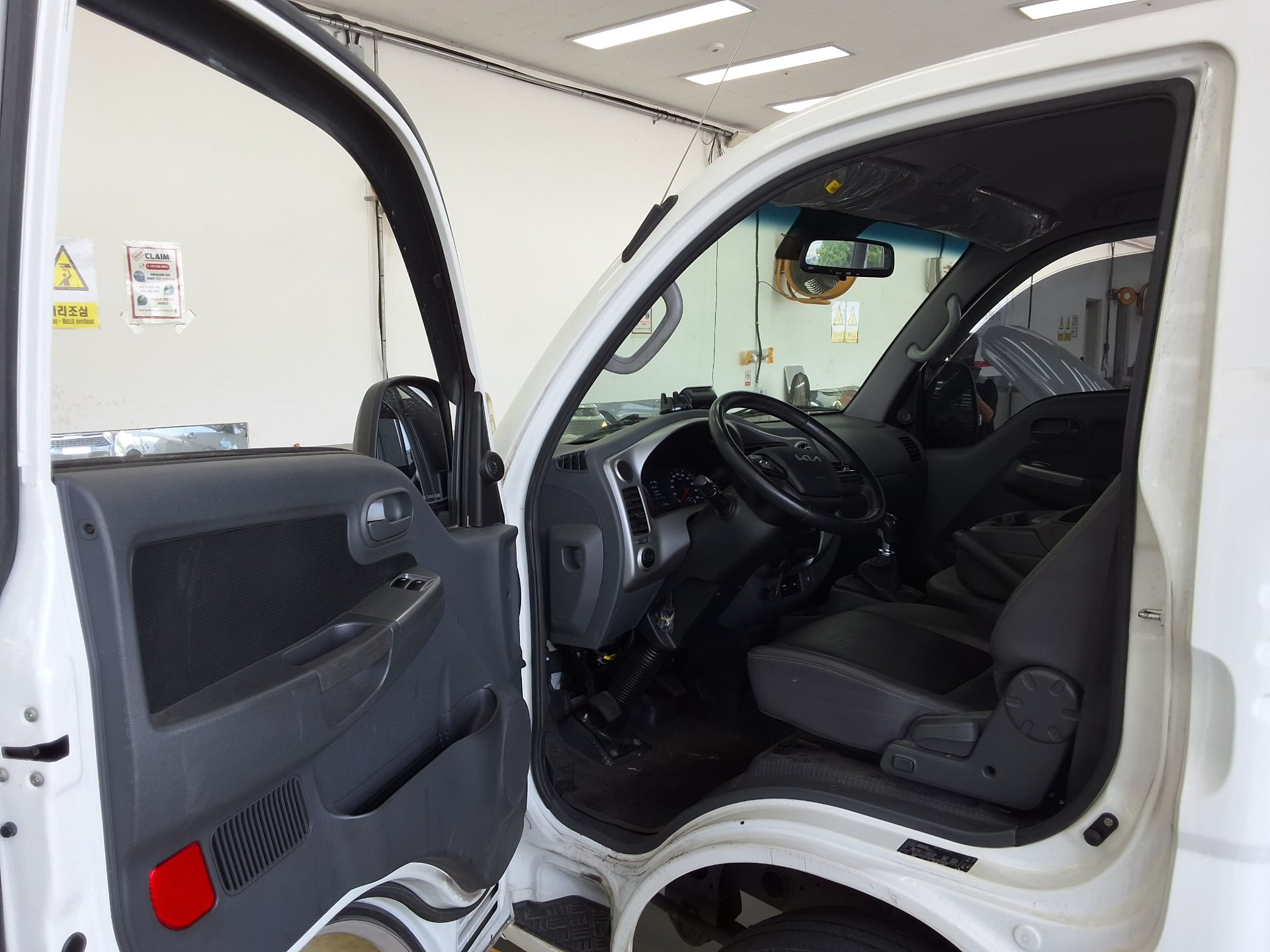 2023 - kia bongo