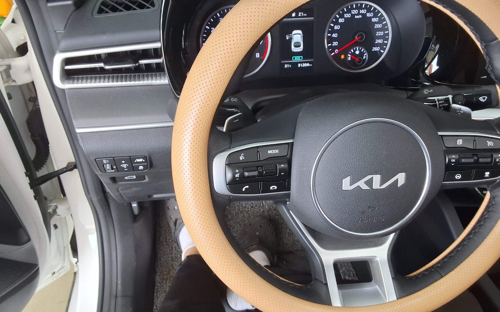 2022 - kia k5