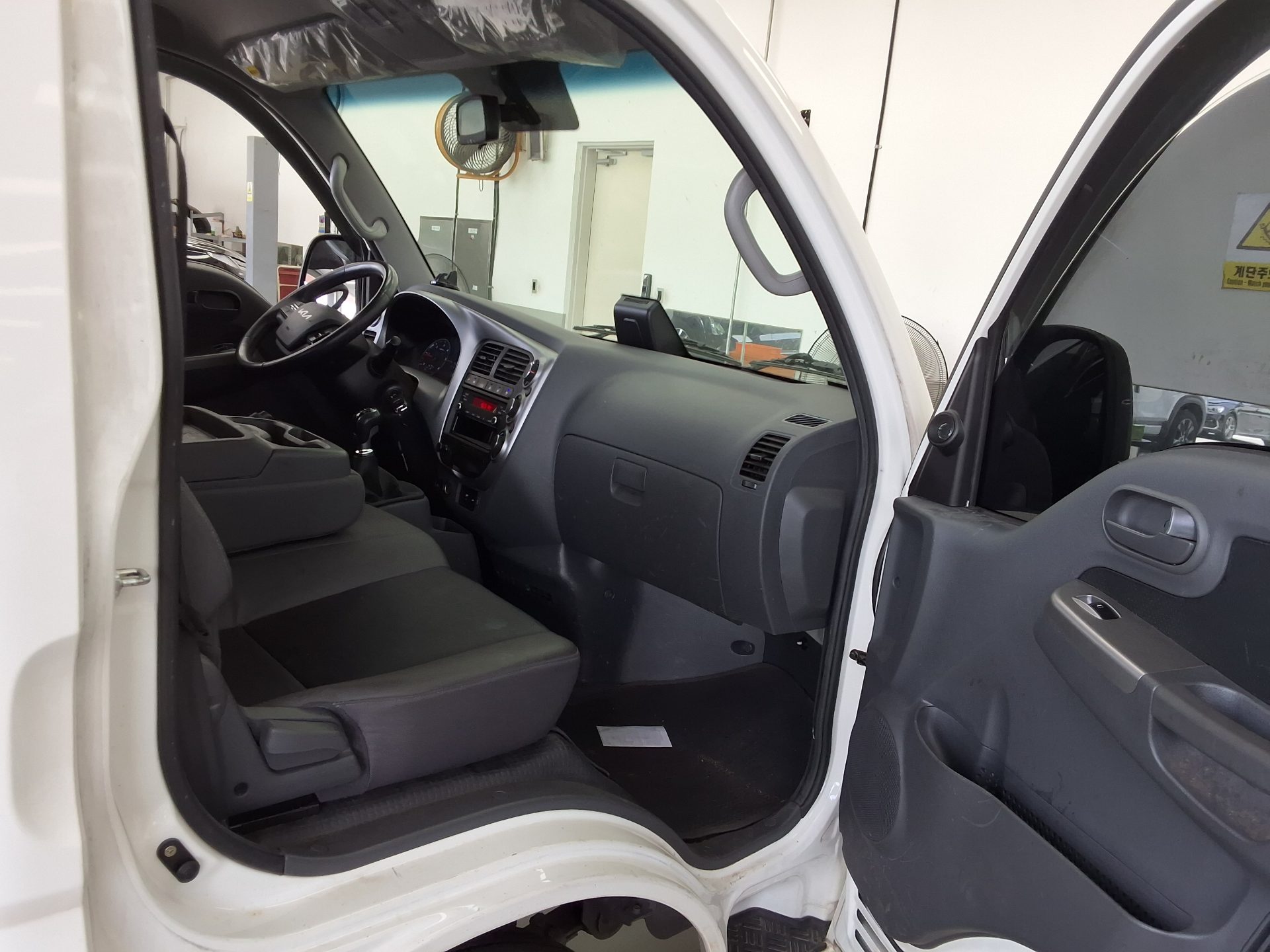 2023 - kia bongo