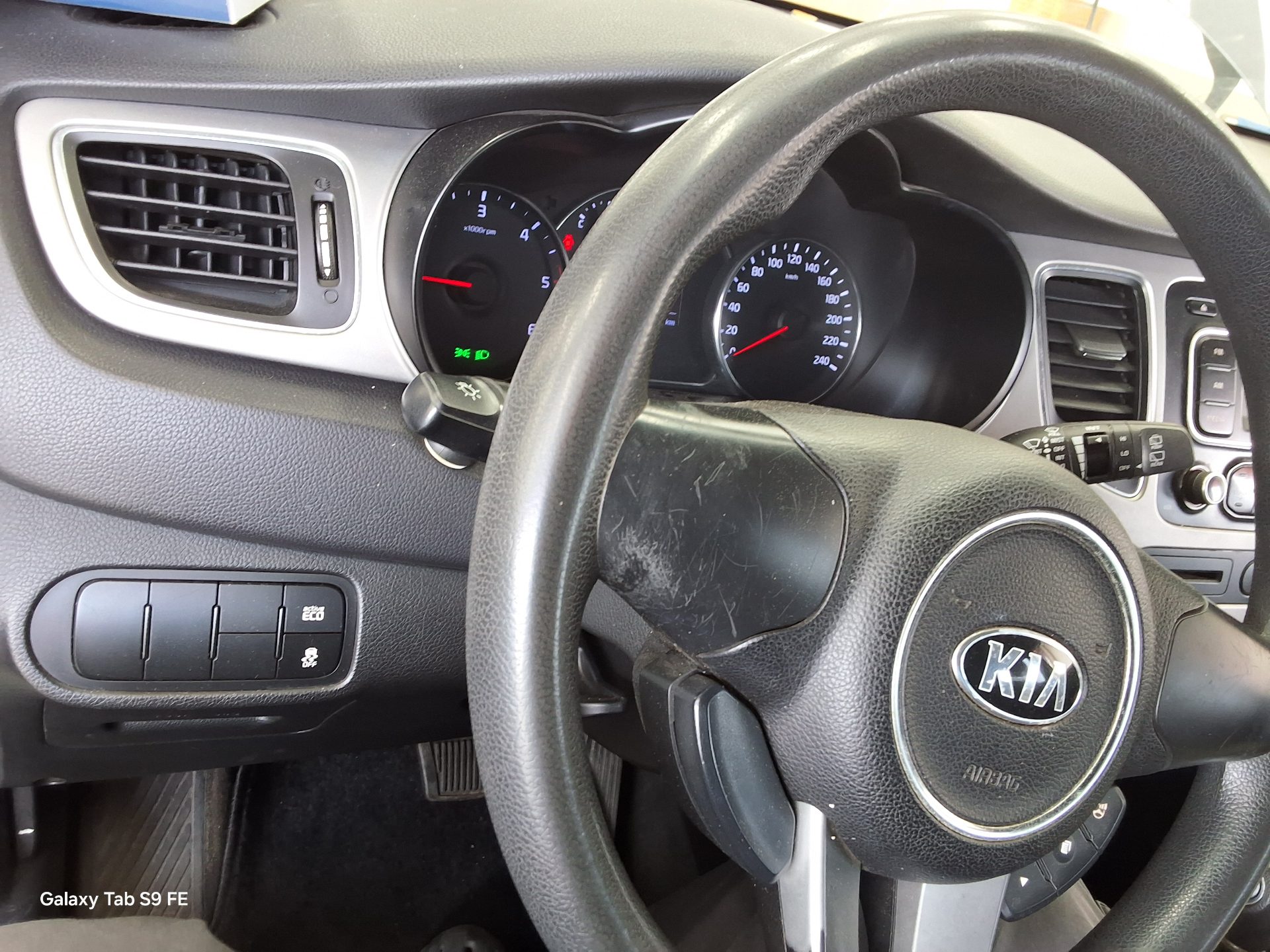 2014 - kia carens