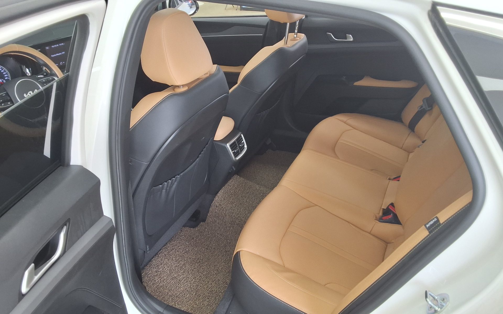 2022 - kia k5