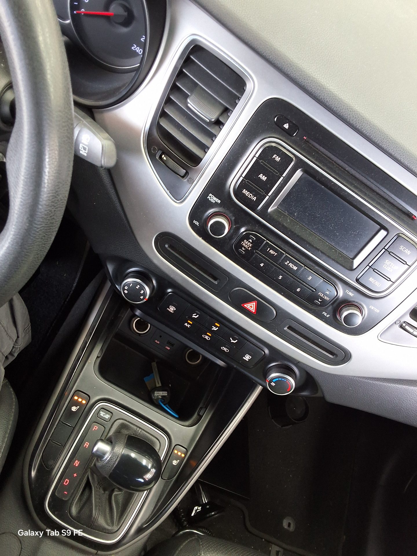 2014 - kia carens