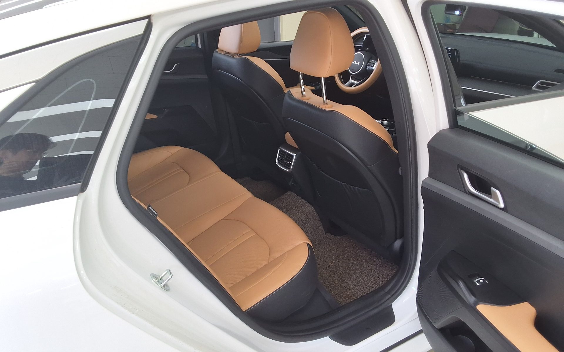 2022 - kia k5