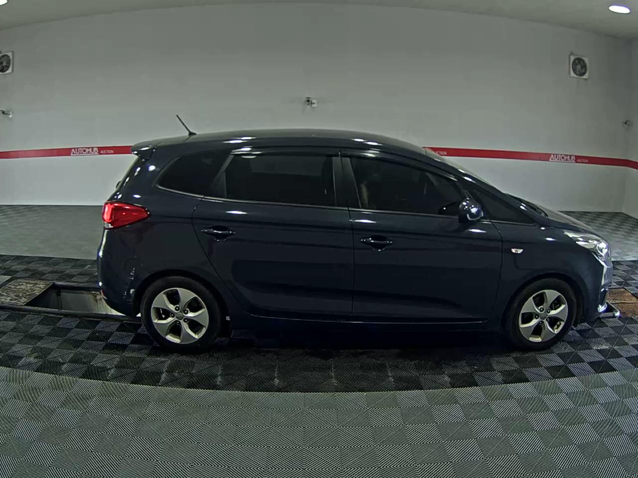 2014 - kia carens