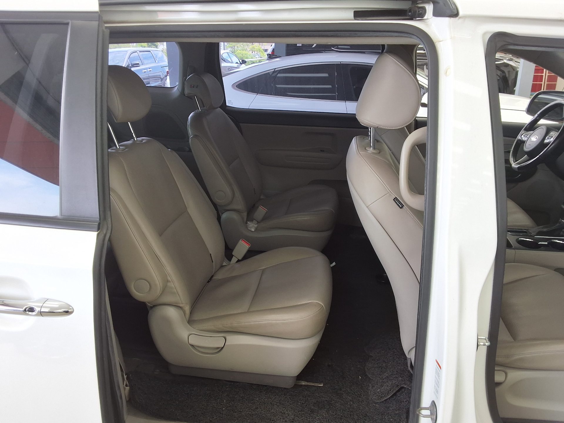 2019 - kia carnival