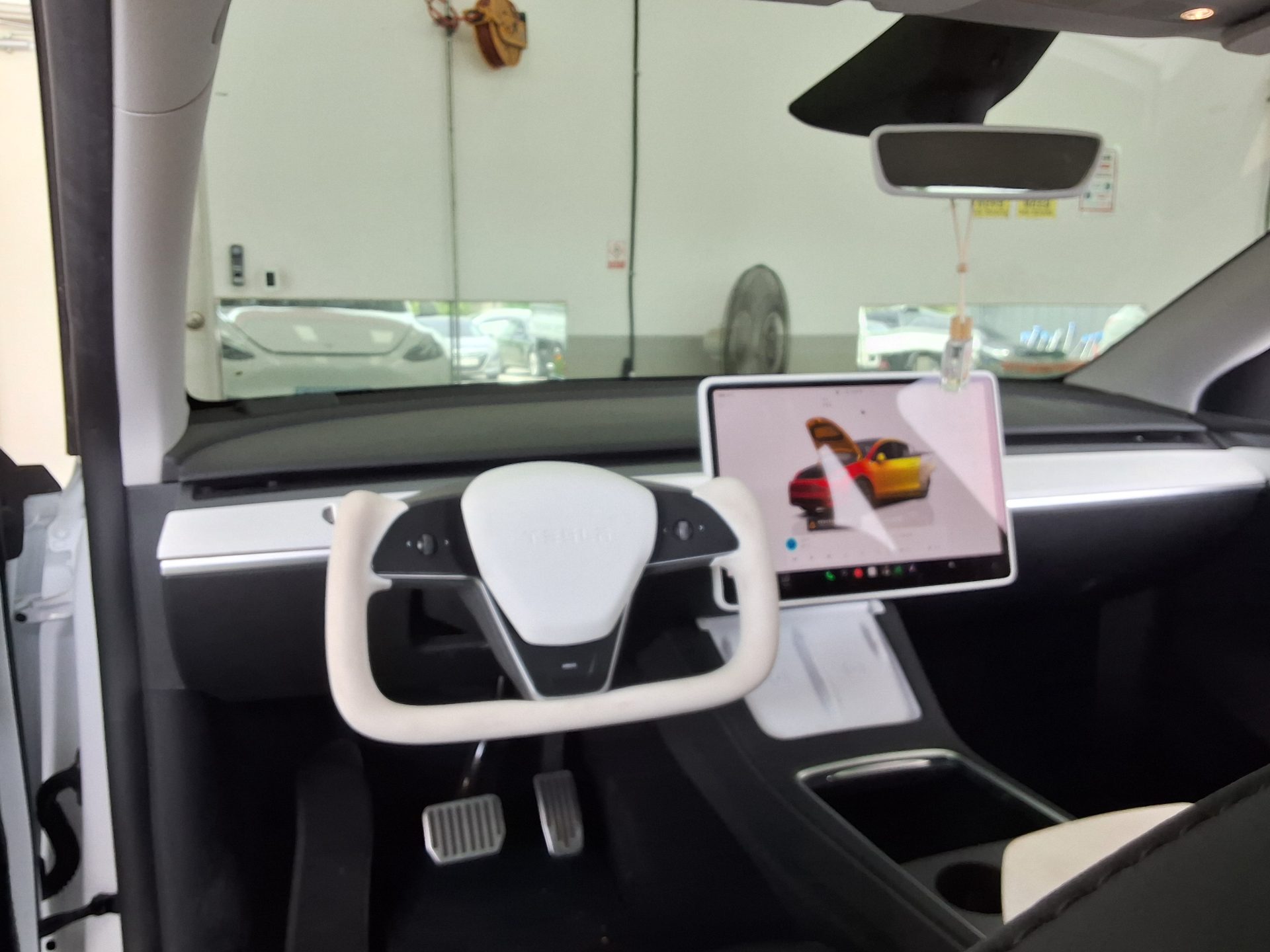 2025 - tesla model y