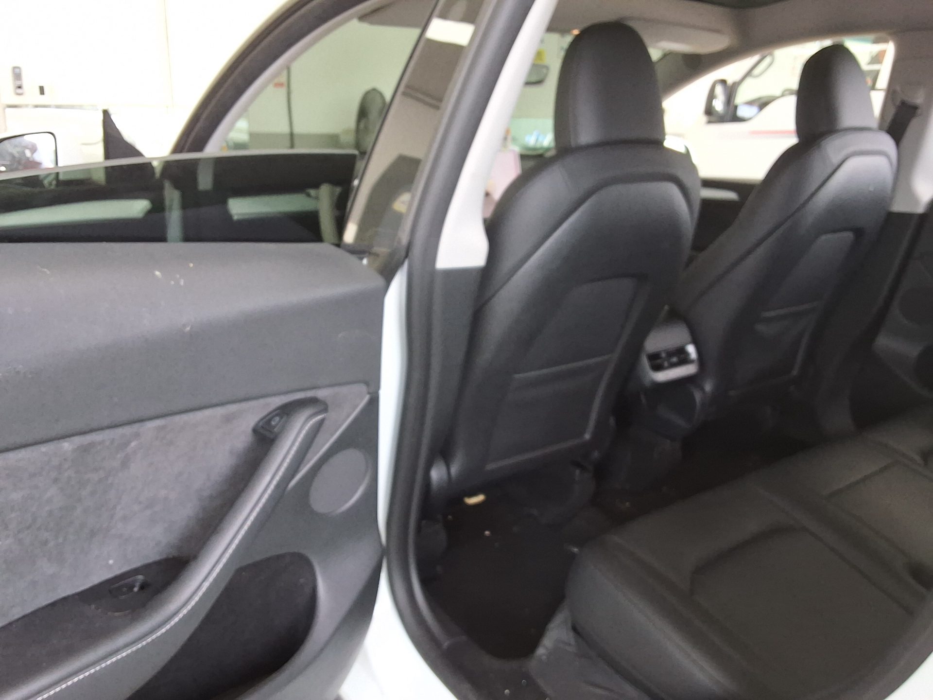 2025 - tesla model y