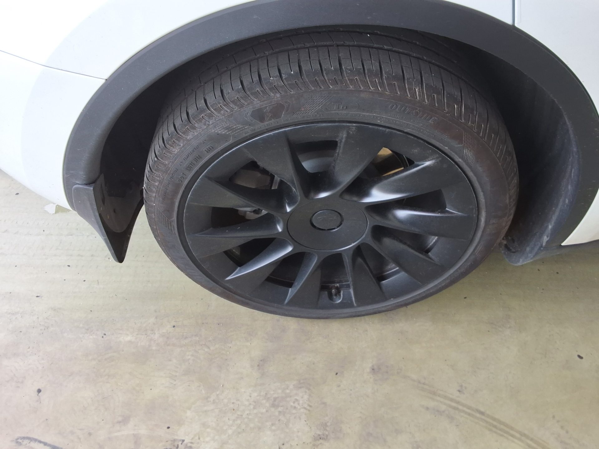 2025 - tesla model y
