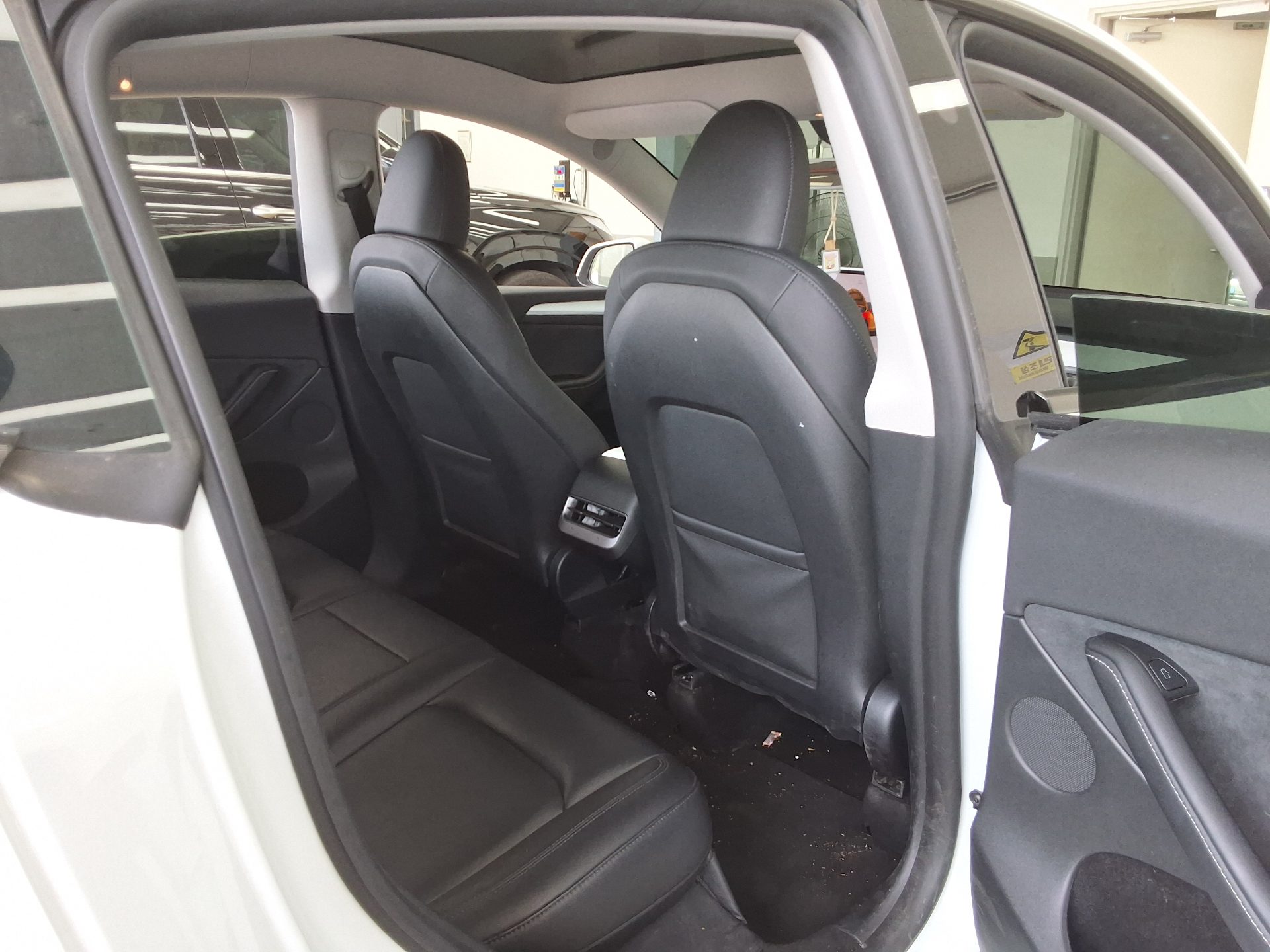 2025 - tesla model y