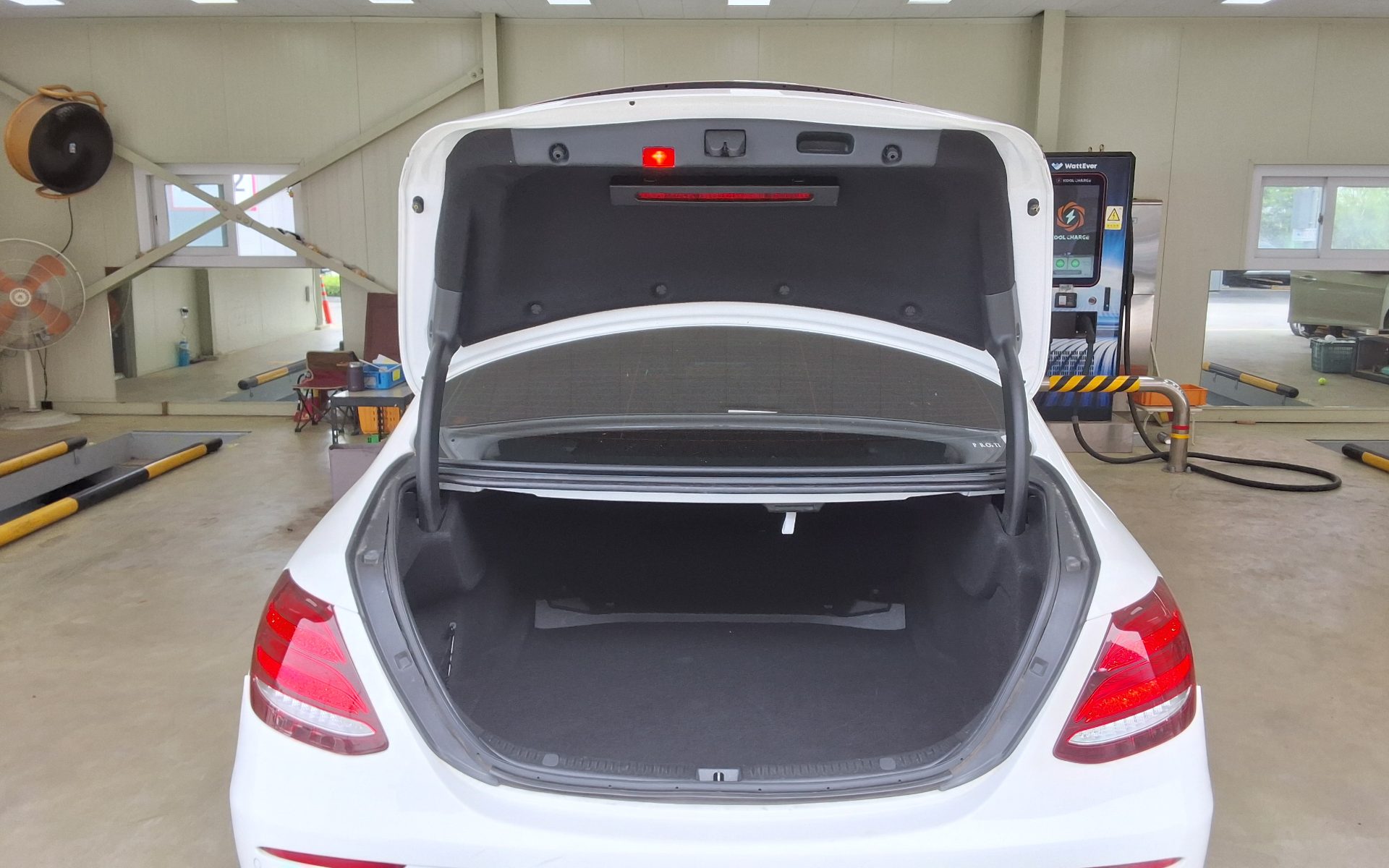 2019 - mercedes-benz e300