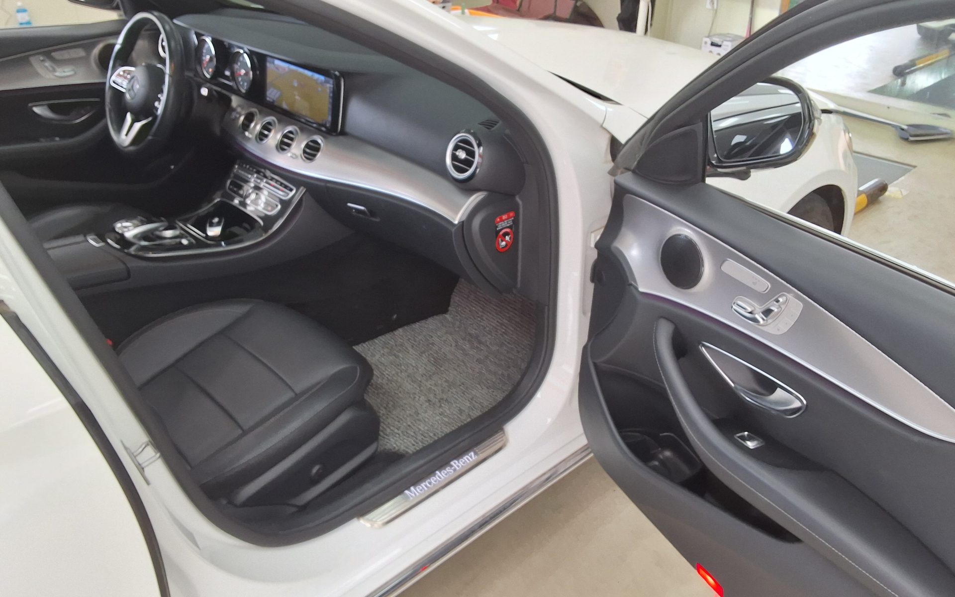 2019 - mercedes-benz e300
