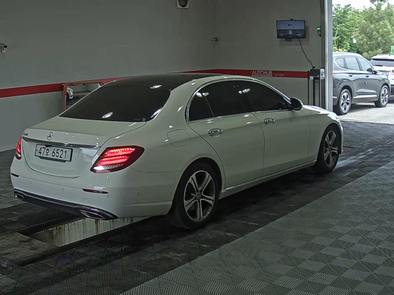 2019 - mercedes-benz e300