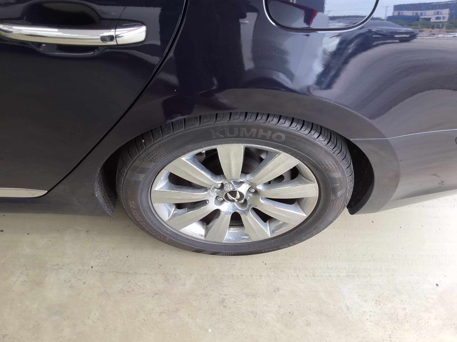 2010 - hyundai equus