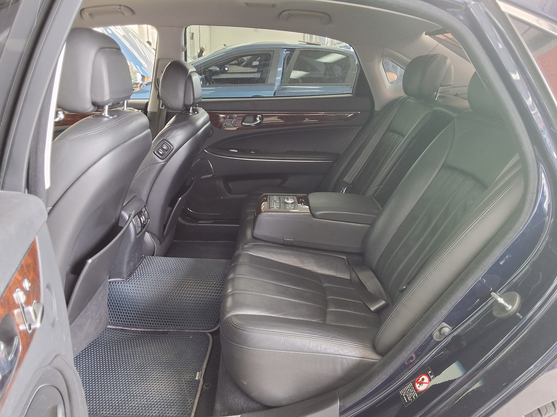 2010 - hyundai equus