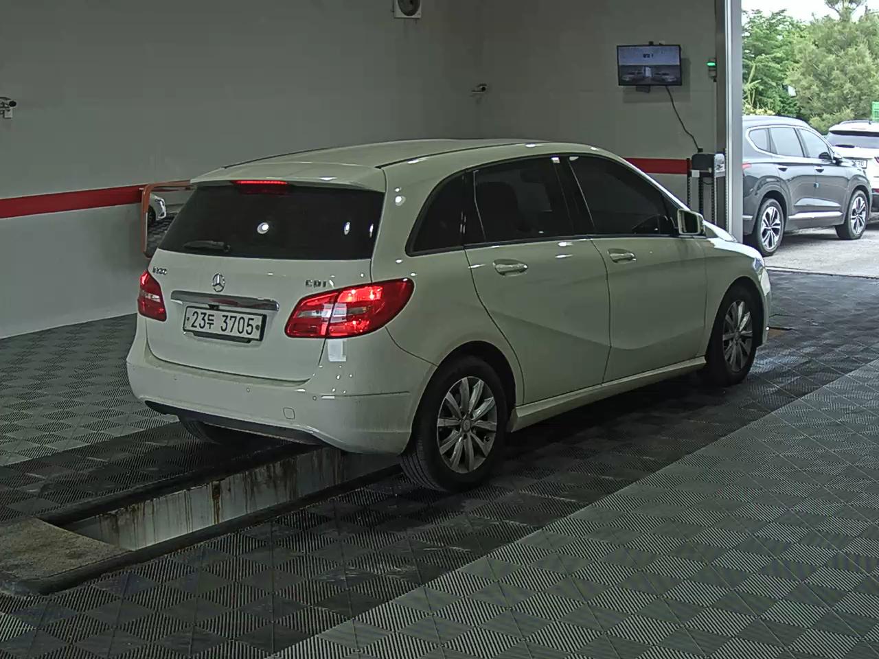 2013 - mercedes-benz b200