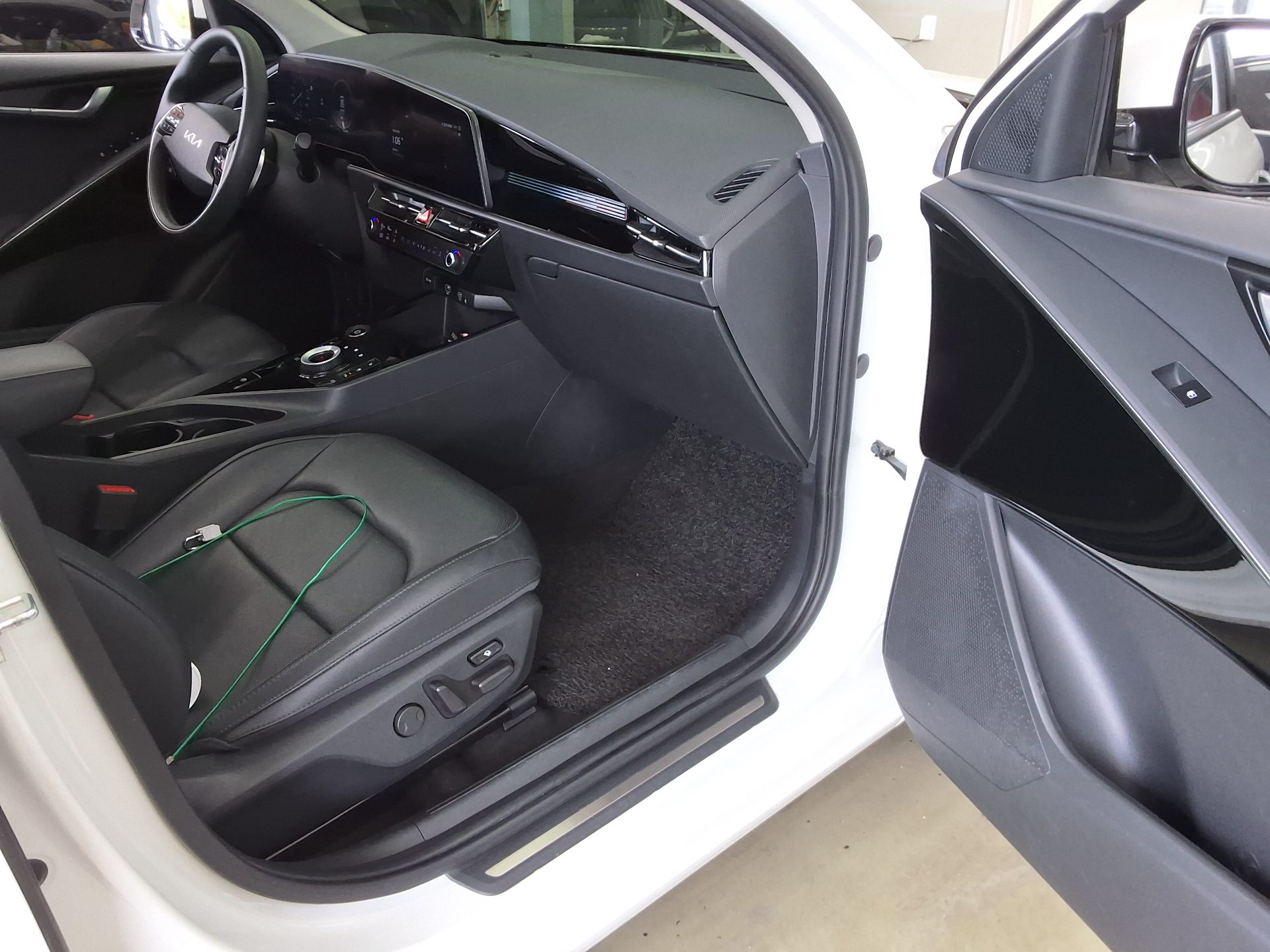 2023 - kia niro