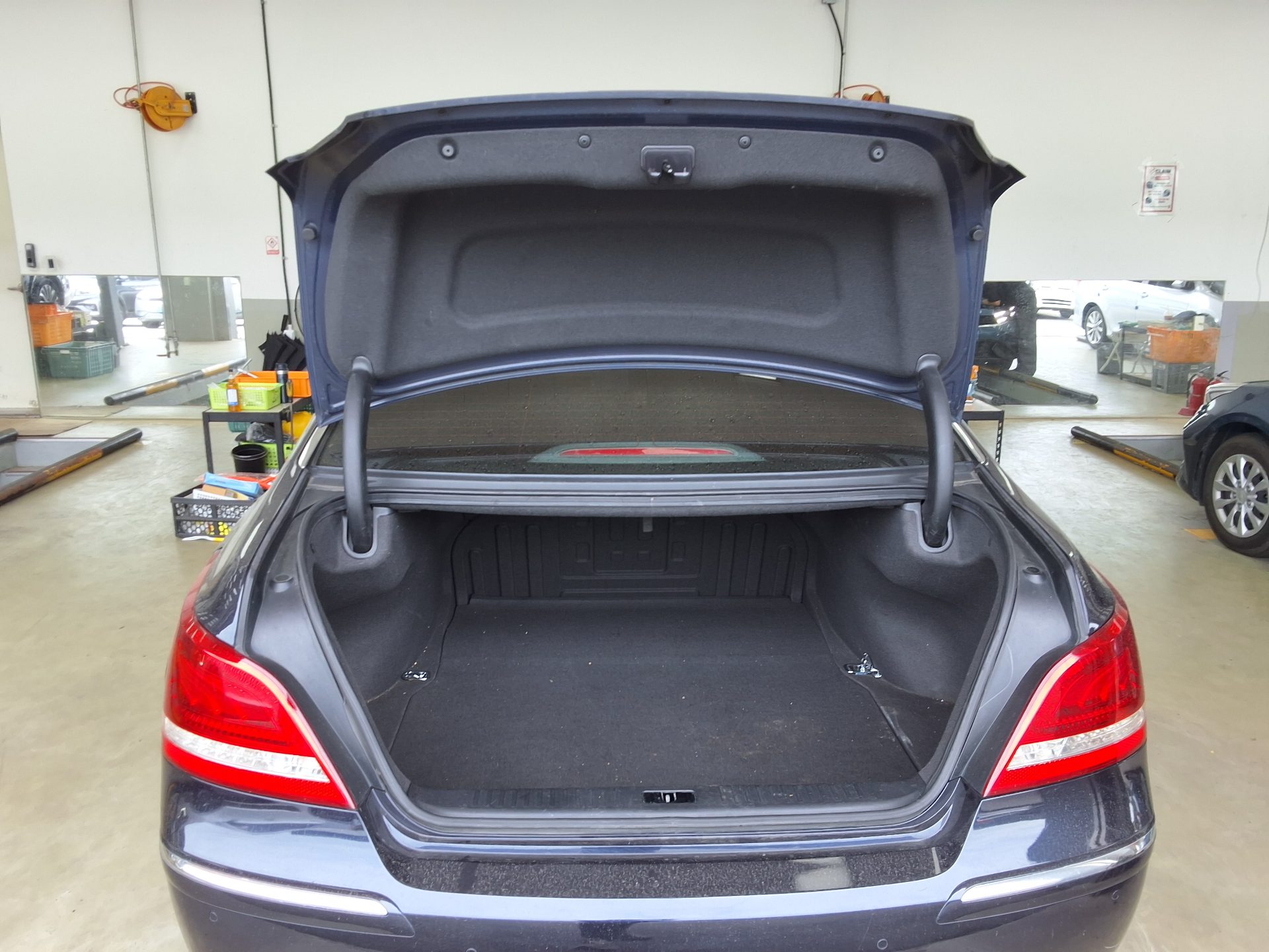 2010 - hyundai equus