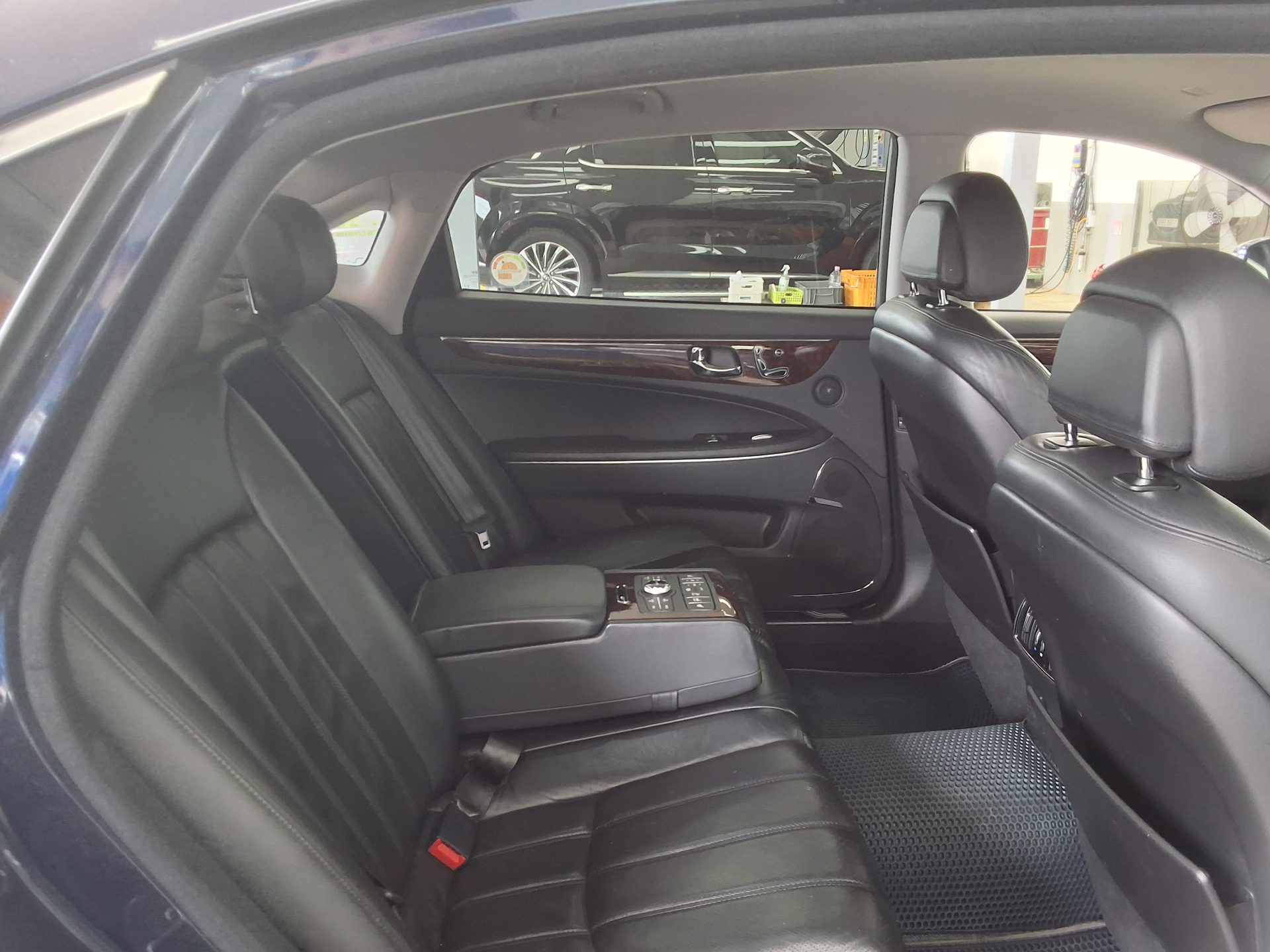 2010 - hyundai equus