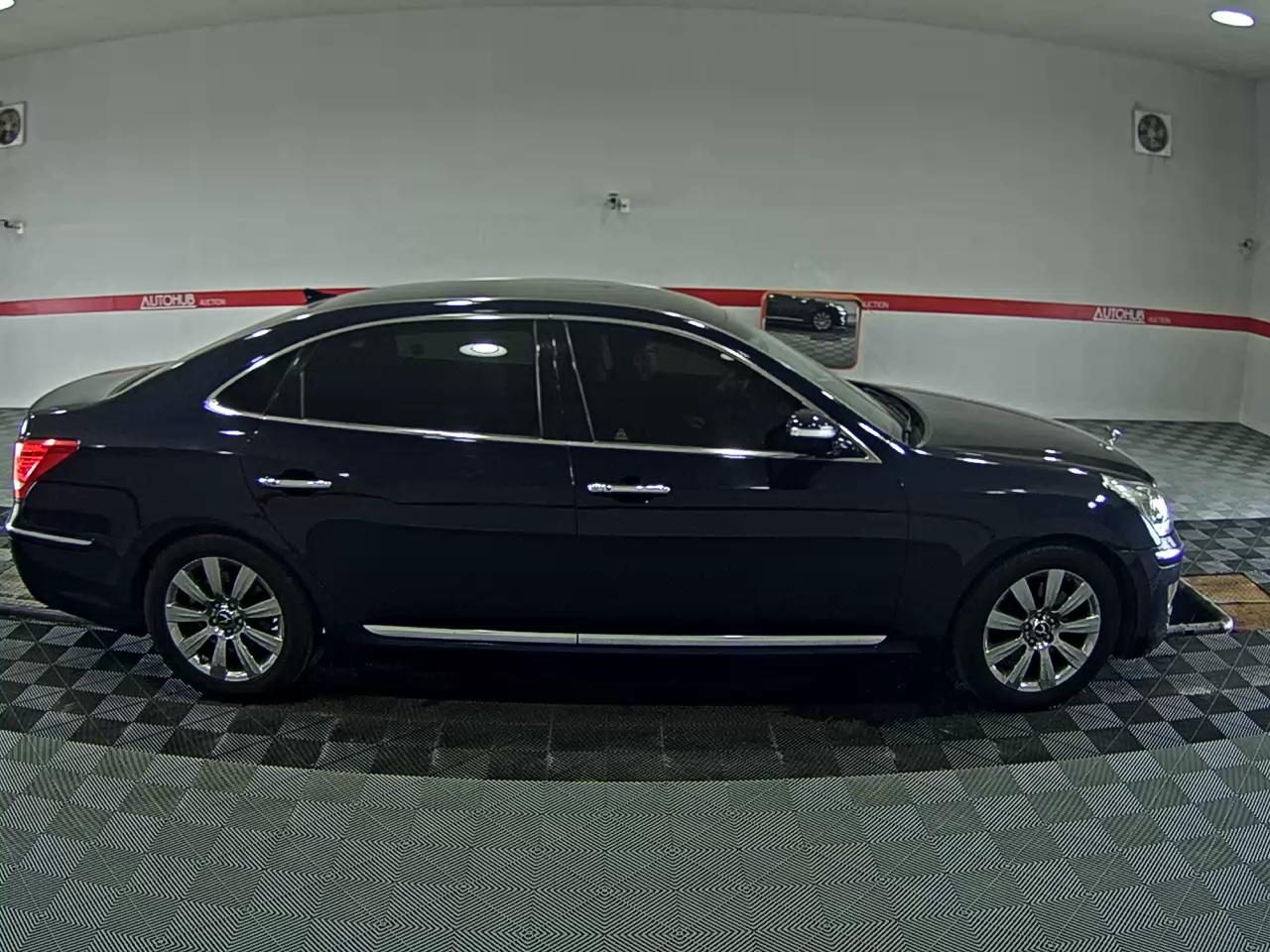 2010 - hyundai equus