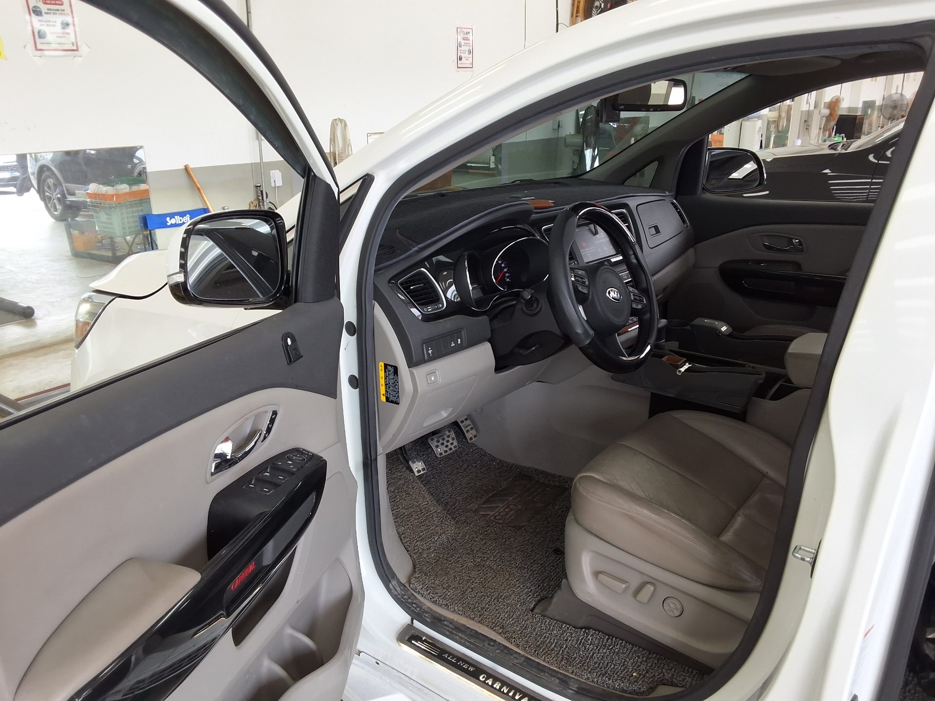2017 - kia carnival