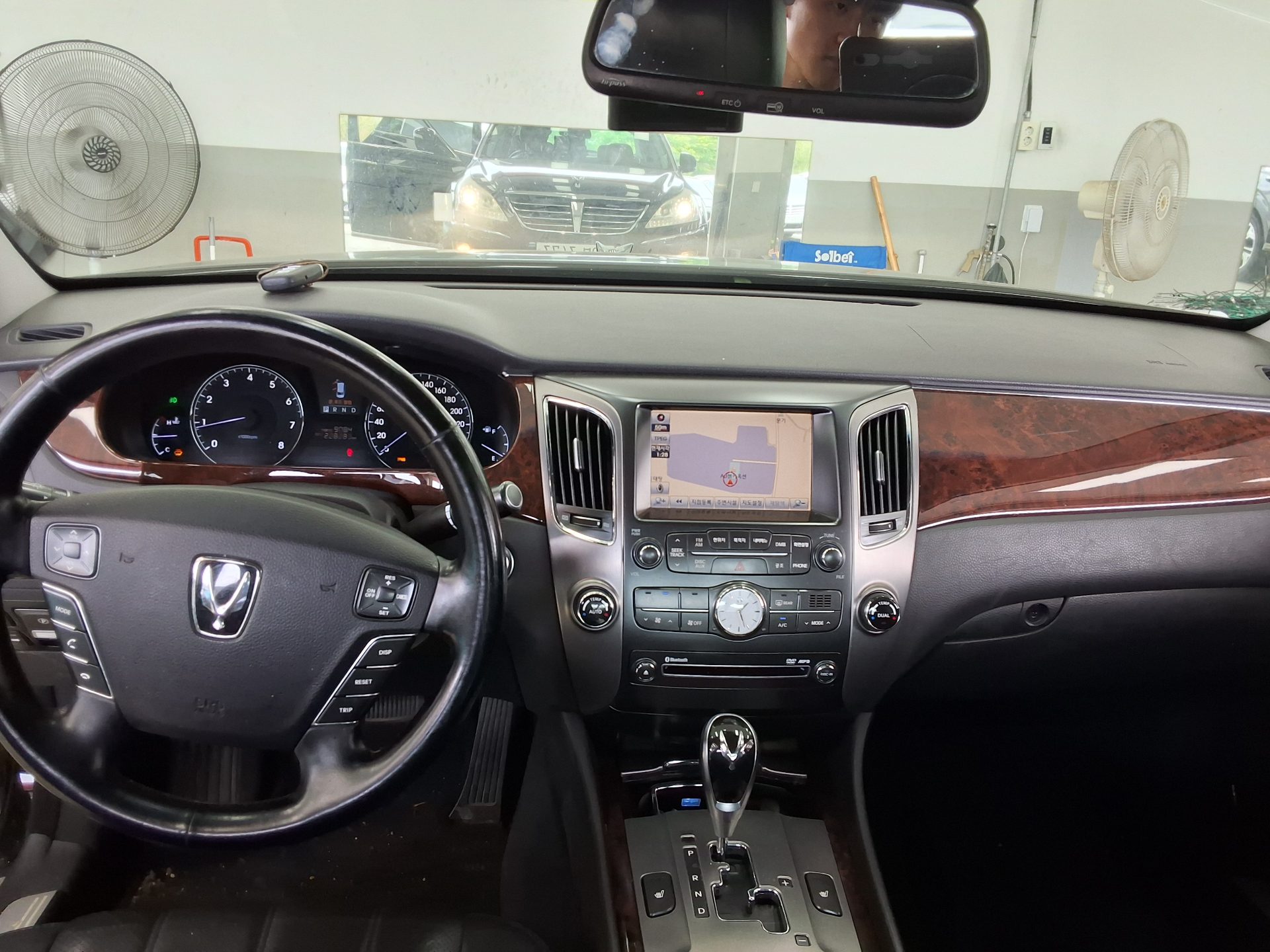 2010 - hyundai equus